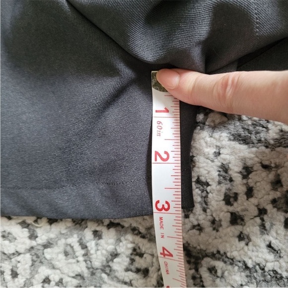 Halara High Waisted Drawstring Zipper Side Pocket Plain Casual Shorts 3'' - Picture 7 of 7